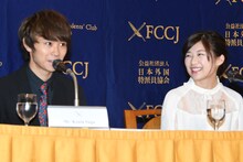 左から須賀健太、伊藤沙莉。