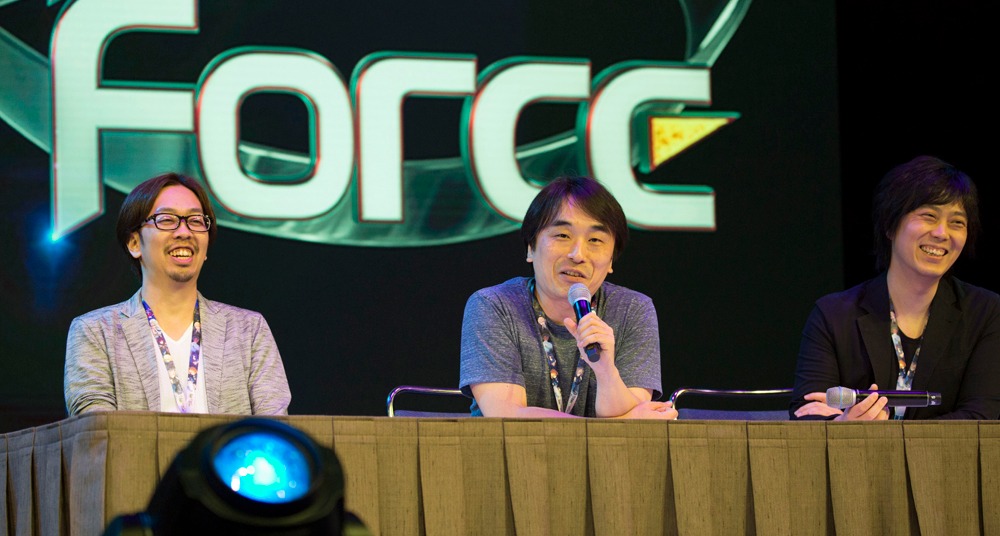 左から鈴木清、関智一、春名和道。