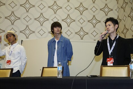 「東京喰種 トーキョーグール」ワールドプレミアの様子。左から萩原健太郎、窪田正孝、永江智大。