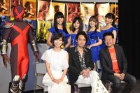 アニメ「THE REFLECTION -ザ・リフレクション-」の試写会の様子。