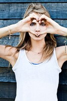 カーラ・デルヴィーニュ演じるヴィオラ。