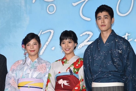 左から石井杏奈、芳根京子、寛一郎。