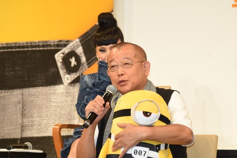 笑福亭鶴瓶（手前）