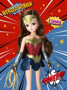 「ワンダーウーマン」とリカちゃん人形のコラボビジュアル。
