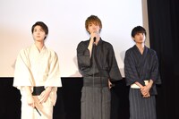 「逆光の頃」初日舞台挨拶の様子。