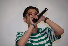 榊英雄を舞台に呼ぶ窪塚洋介。