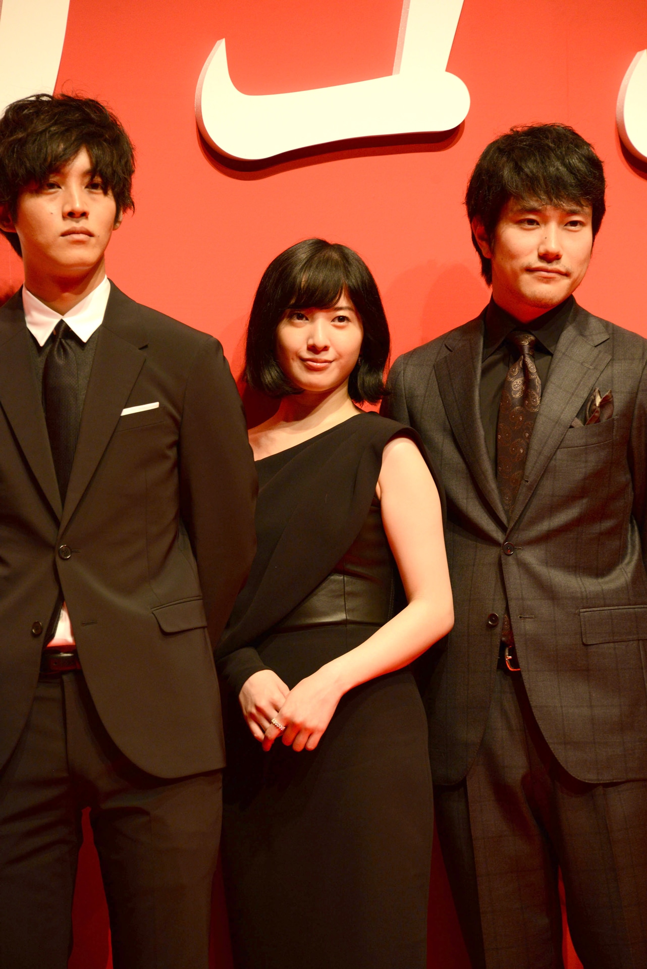 左から松坂桃李、吉高由里子、松山ケンイチ。