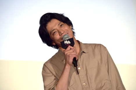 「まーきのっ」風に観客の名前を呼ぶ小栗旬。