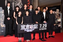 イベントの様子。前列左から桜田ひより、蒼井優、窪田正孝、鈴木伸之、大泉洋。後列左から柳俊太郎、相田翔子、白石隼也、小笠原海、前野朋哉、萩原健太郎監督。