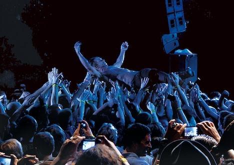 「実演！淫力魔人／イギー＆ザ・ストゥージズ」 (c)2011 MVD Visual.