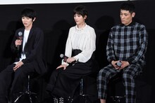 左から本郷奏多、本田翼、佐藤隆太。