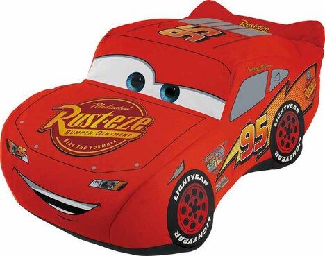 カーズ賞景品のライトニング・マックィーンのぬいぐるみ。