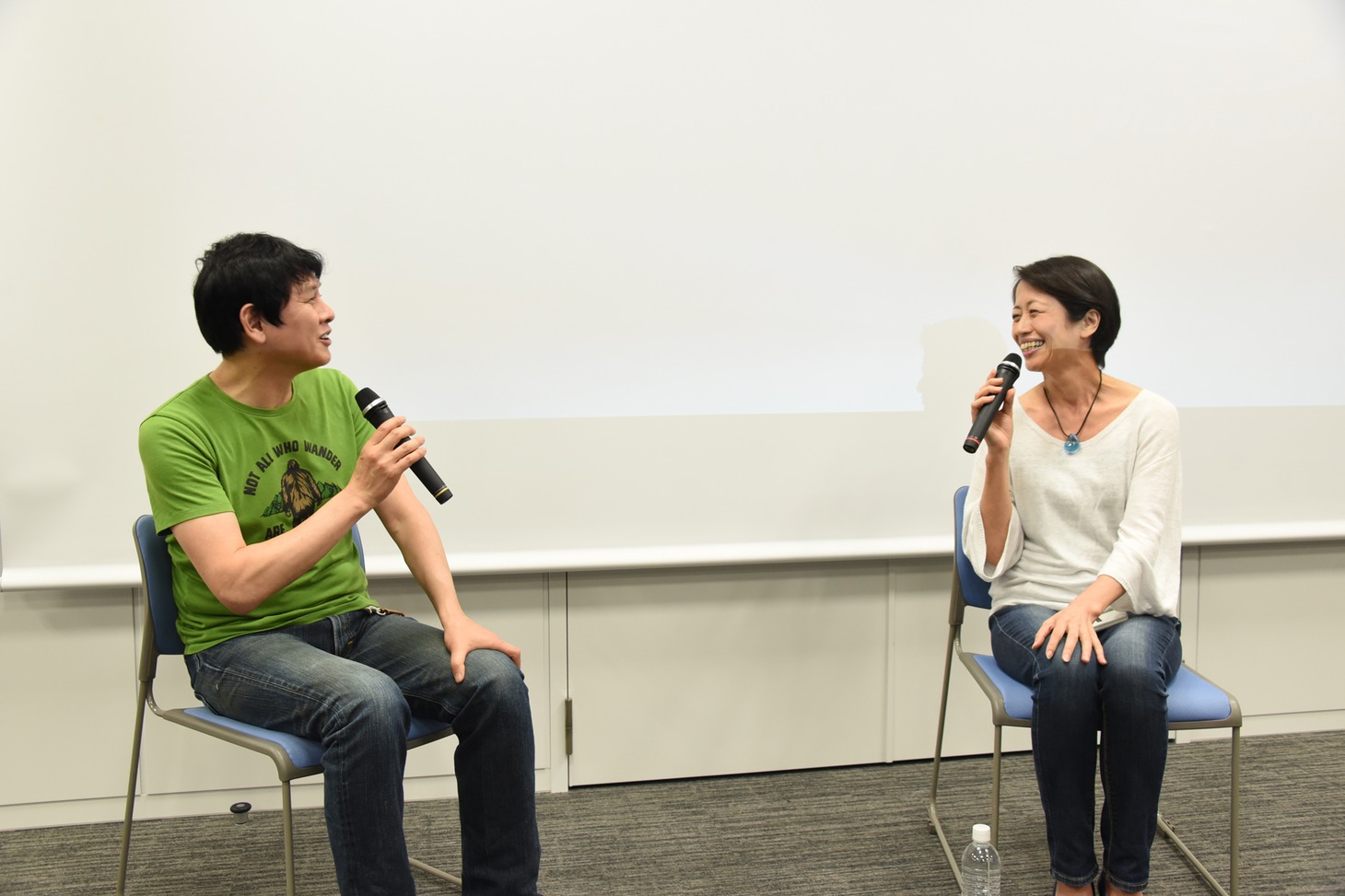「台湾萬歳」完成披露試写会の様子。