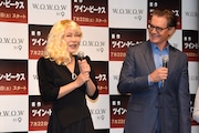 (左から)椿鬼奴、カイル・マクラクラン。