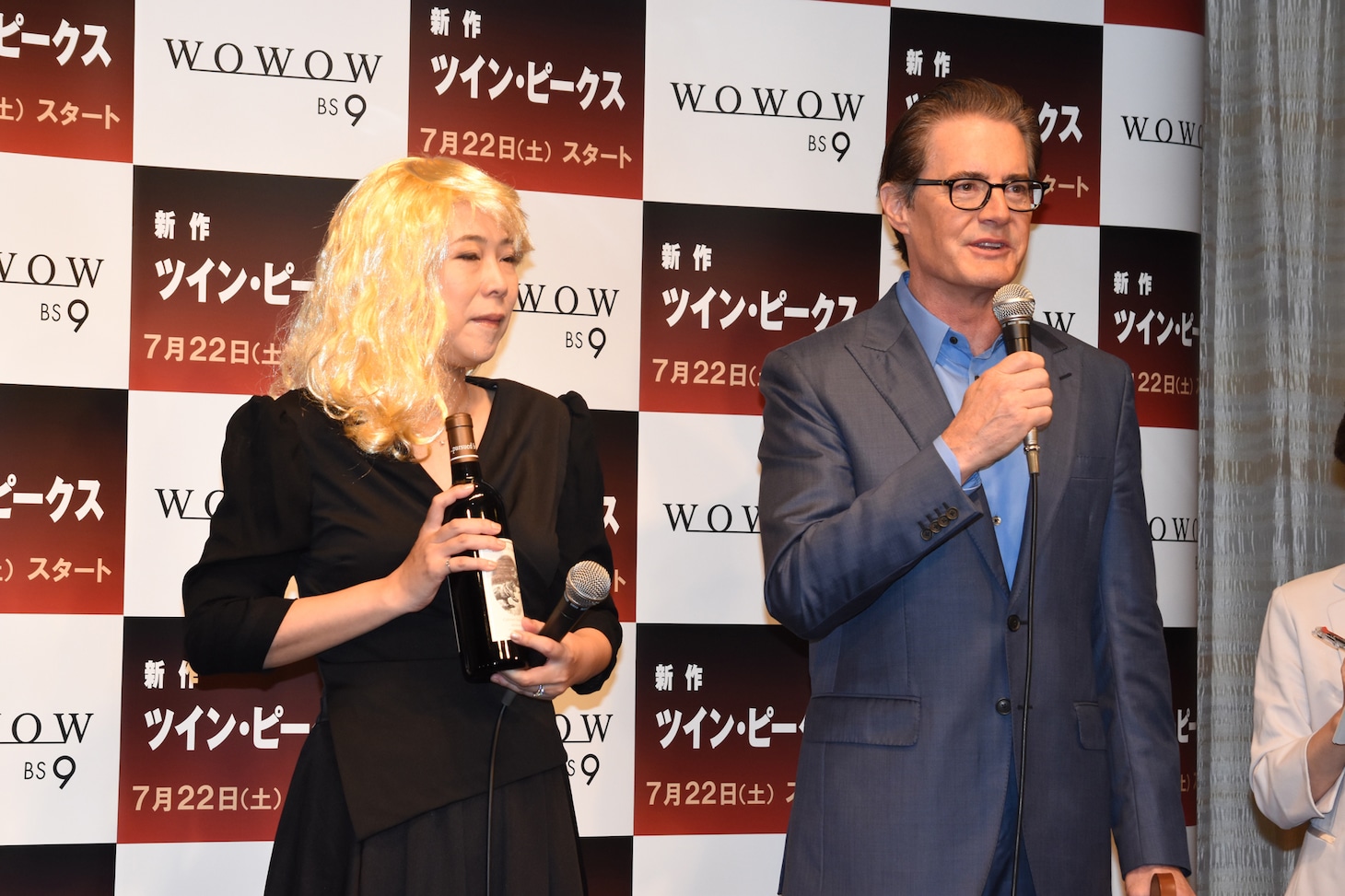 左から椿鬼奴、カイル・マクラクラン。