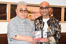 左から石井隆、竹中直人。