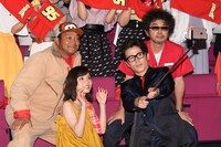 映画「カーズ / クロスロード」イベントで自撮りをする登壇者たち。