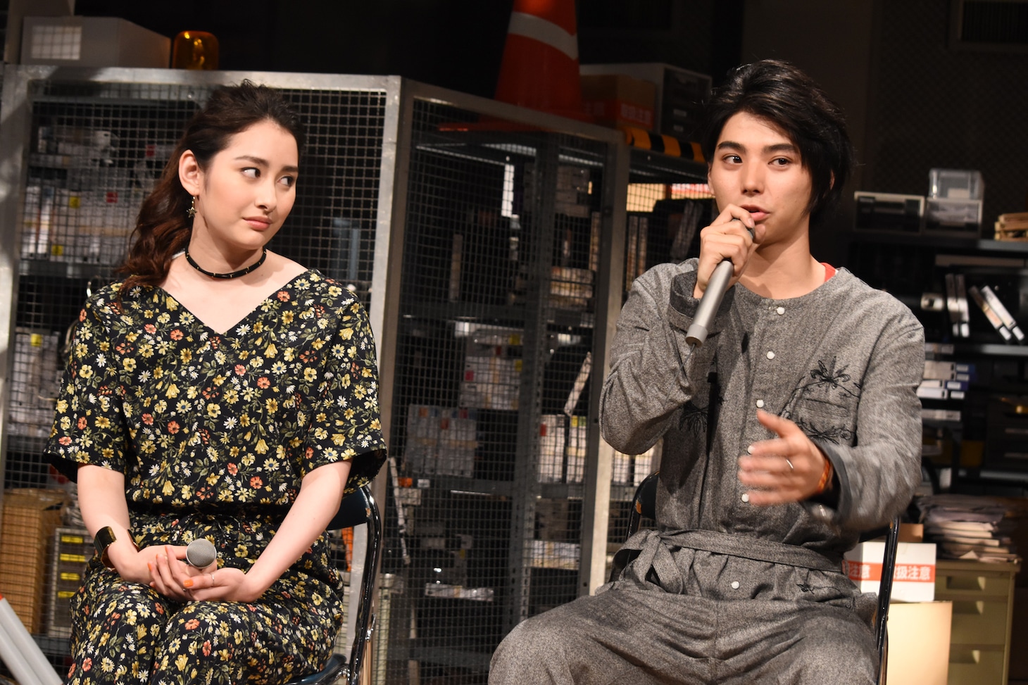左から早見あかり、村上虹郎。