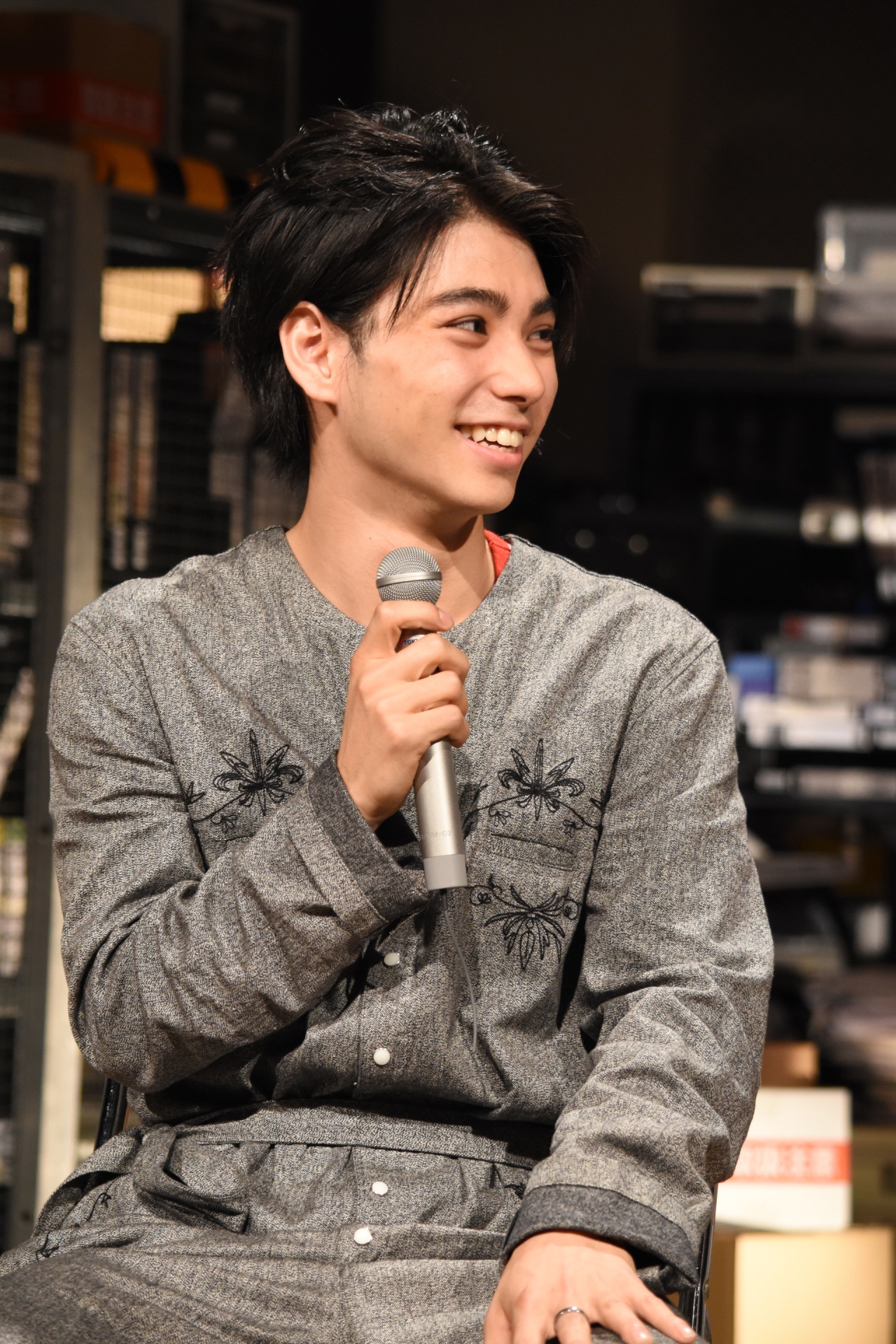村上虹郎