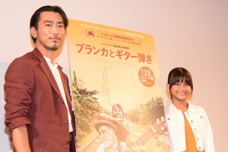 「ブランカとギター弾き」特別試写会にて、左から長谷井宏紀、サイデル・ガブテロ。