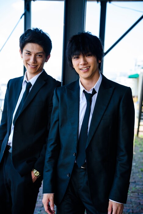 左から青木玄徳、山田裕貴。
