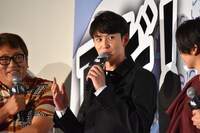 岡田将生（中央）