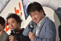 左からムロツヨシ、佐藤二朗。