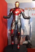 アイアンマンの等身大フィギュア。