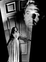 「扉の陰の秘密」