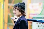 「覆面系ノイズ」より、磯村勇斗演じるクロ。