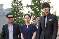 第21回富川国際ファンタスティック映画祭に参加したクァク・ジェヨン（左）、藤井武美（中央）、古川雄輝（右）。