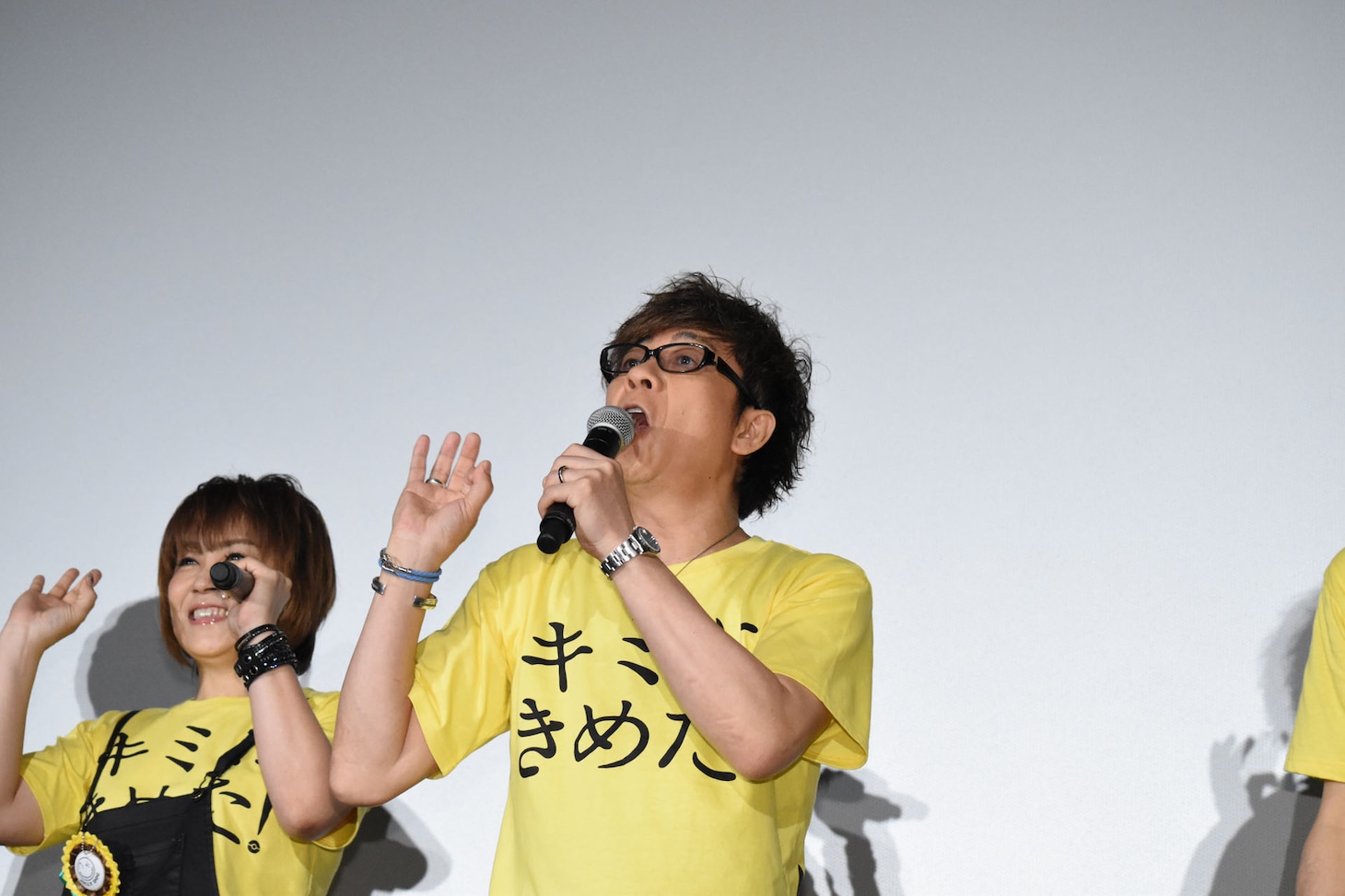 “おっはー！”をする山寺宏一。