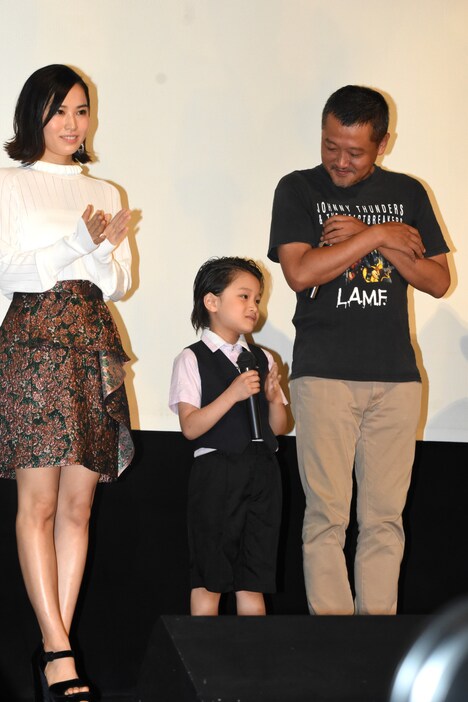 左から市川由衣、岡本拓真、川瀬陽太。