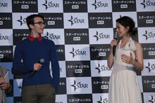 左からアイザック・ヘンプステッド・ライト、安田美沙子。