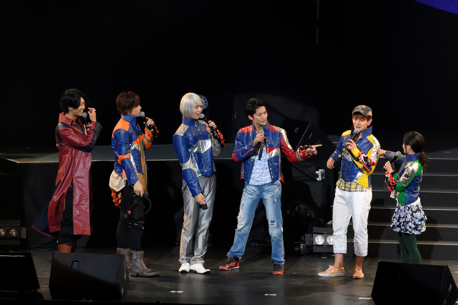 左から南圭介、岸洋佑、山崎大輝、岐洲匠、榊原徹士、大久保桜子。