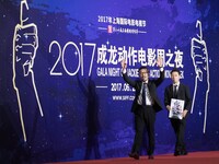 第20回上海国際映画祭に参加した中村義洋（左）。