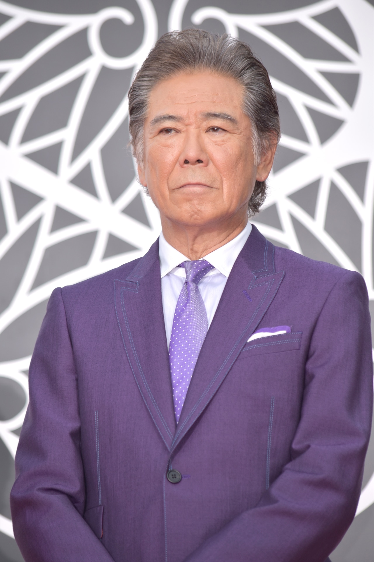 西岡徳馬