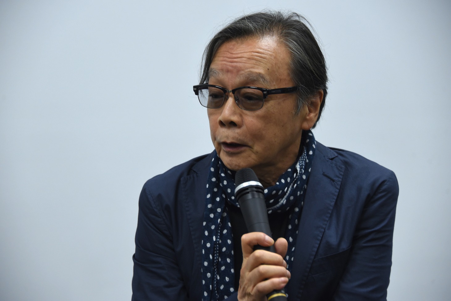 巖谷國士