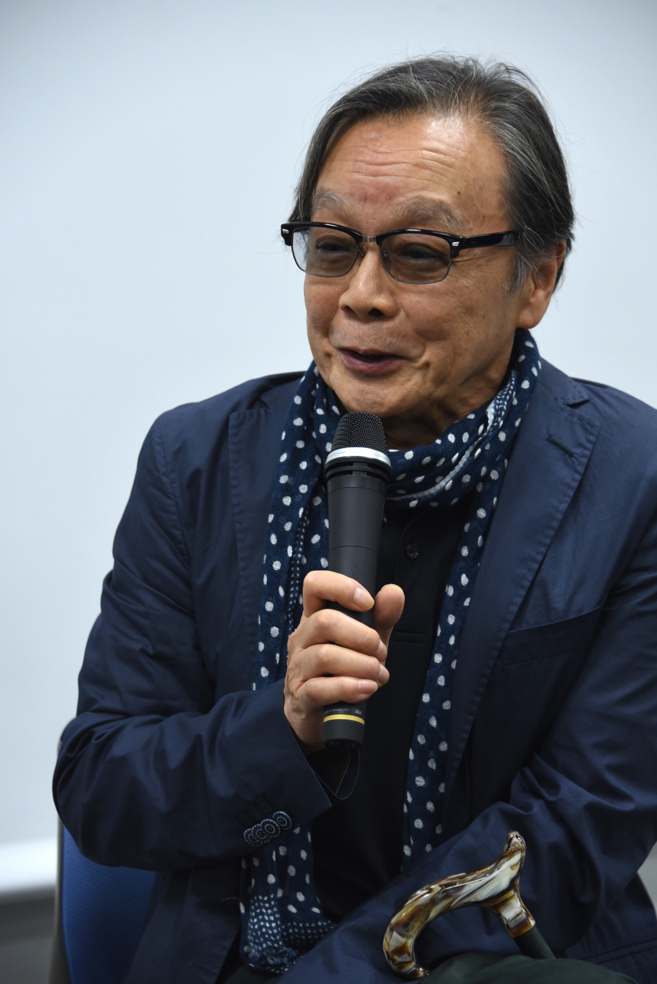 巖谷國士