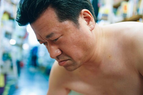 柴幸男脚本、山岸聖太監督「未来から来た男」より。佐藤二朗。