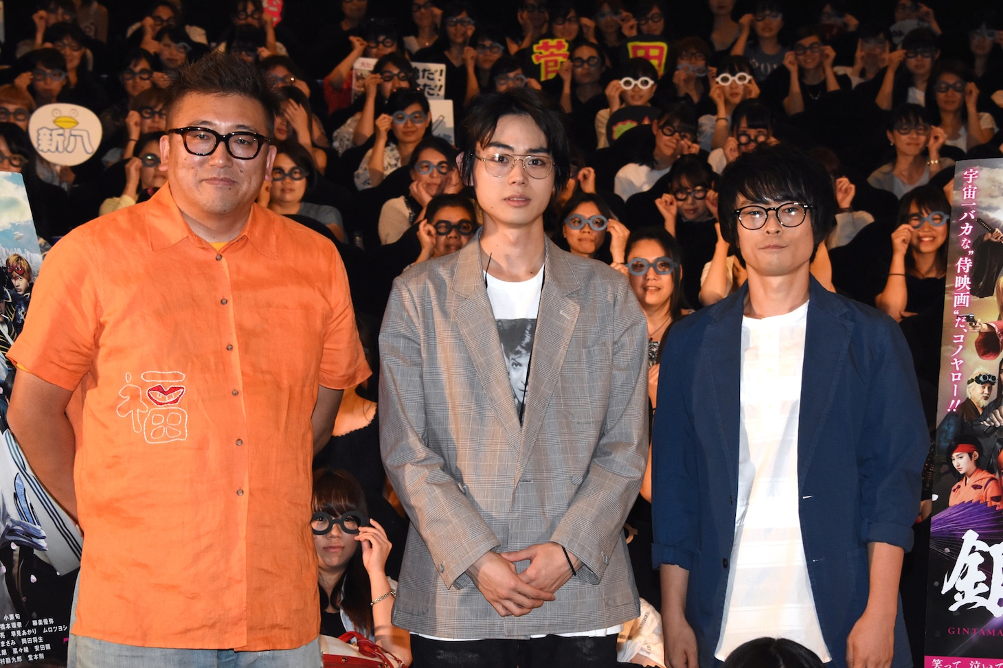「銀魂」大ヒット御礼舞台挨拶の様子。左から福田雄一、菅田将暉、阪口大助。
