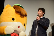 左からぐんまちゃん、山本博（ロバート）。