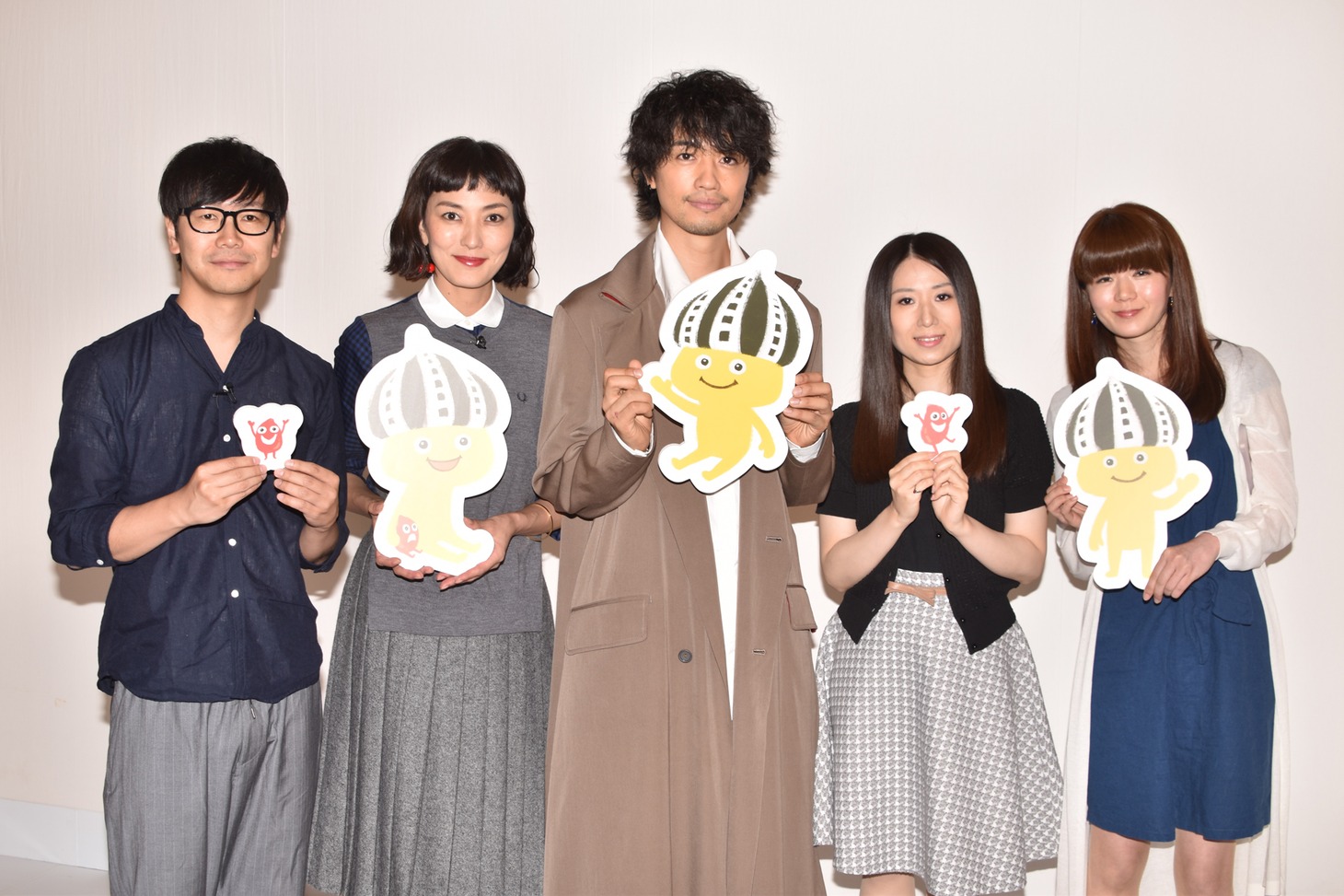 「斎藤工×板谷由夏 映画工房」放送300回記念企画記者会見の様子。左から中井圭、板谷由夏、斎藤工、秦俊子、教来石小織。
