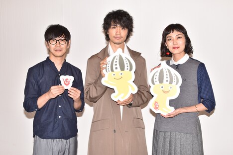 左から中井圭、斎藤工、板谷由夏。