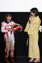 左からJuju、松岡茉優。