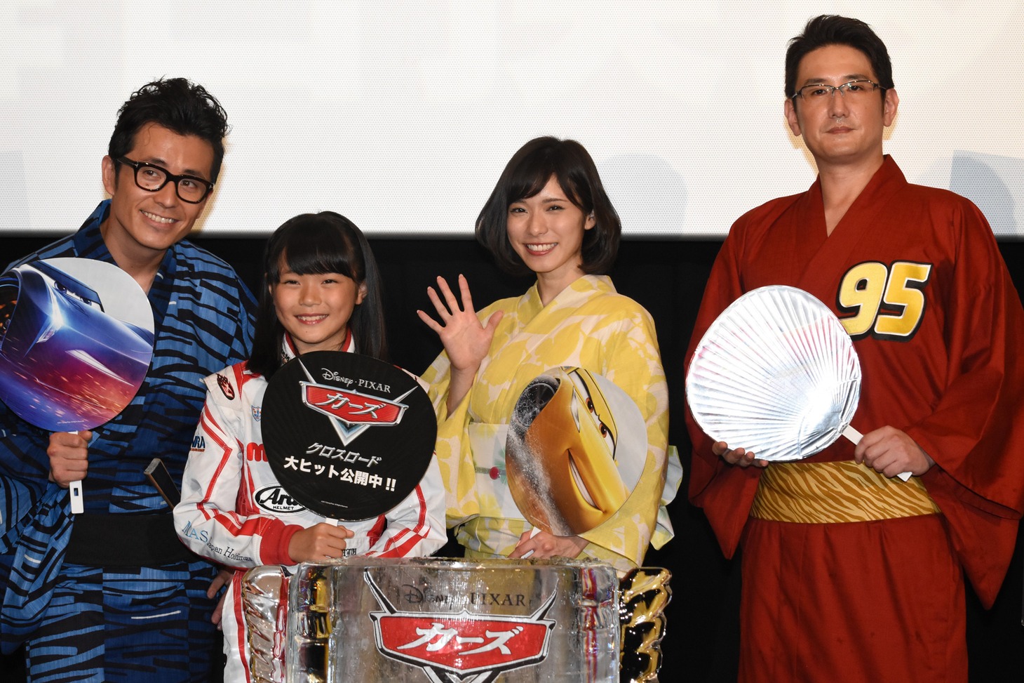 左からオリエンタルラジオ藤森、Juju、松岡茉優、土田大。