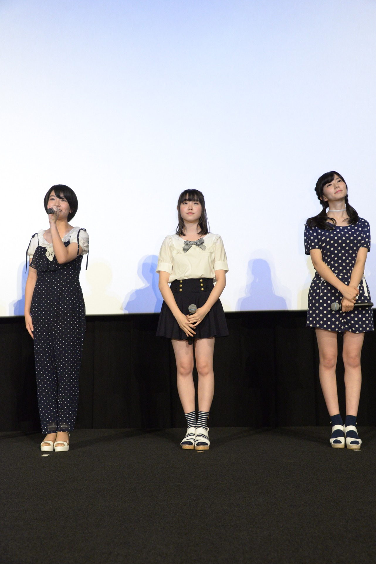 左から田中有紀、岩淵桃音、飯野美紗子。