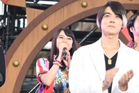 左から黒崎レイナ、松本享恭。