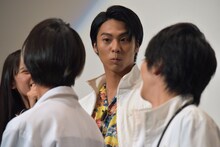 自分を除いた「お医者さん3人」という表現を聞いて、キョトンとする小野塚勇人。