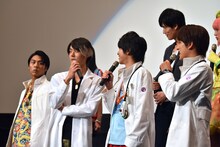 前列に出てきた小野塚勇人（左端）。